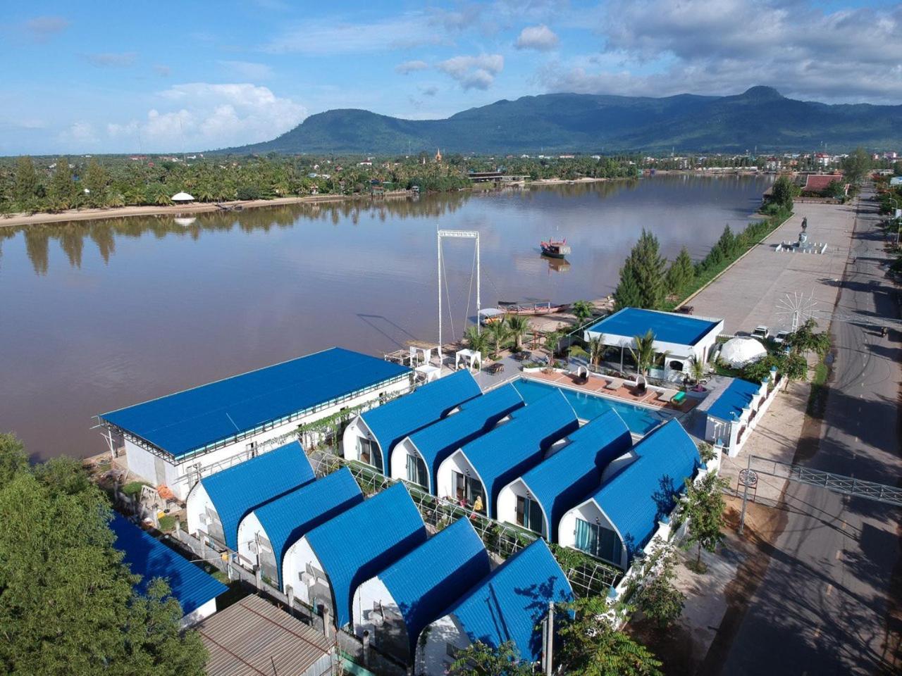 Hotel Jasmine River Front à Kampot Extérieur photo